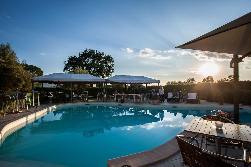 Hotel La Posta Di Torrenova Orbetello Eksteriør billede